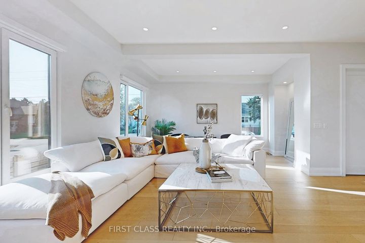 Photo 1 at 1047 Meredith Avenue, Lakeview, Mississauga