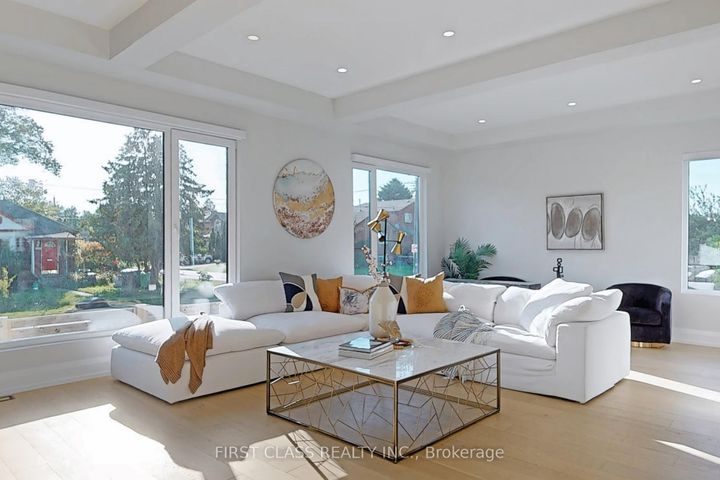 Photo 2 at 1047 Meredith Avenue, Lakeview, Mississauga