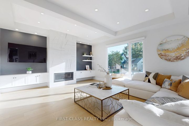 Photo 3 at 1047 Meredith Avenue, Lakeview, Mississauga