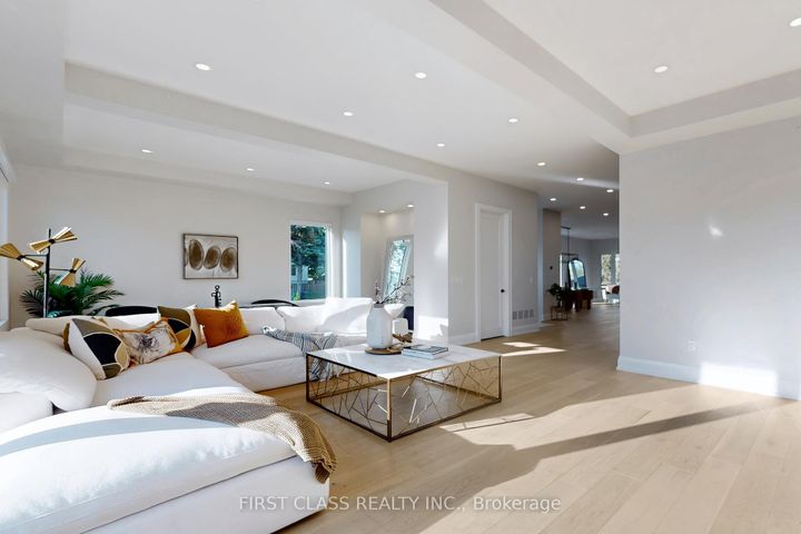 Photo 4 at 1047 Meredith Avenue, Lakeview, Mississauga