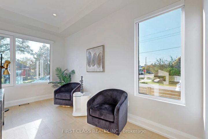 Photo 5 at 1047 Meredith Avenue, Lakeview, Mississauga