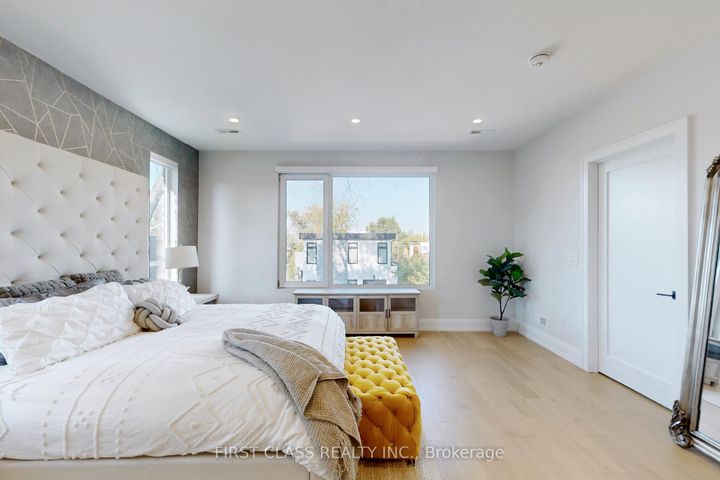 Photo 22 at 1047 Meredith Avenue, Lakeview, Mississauga