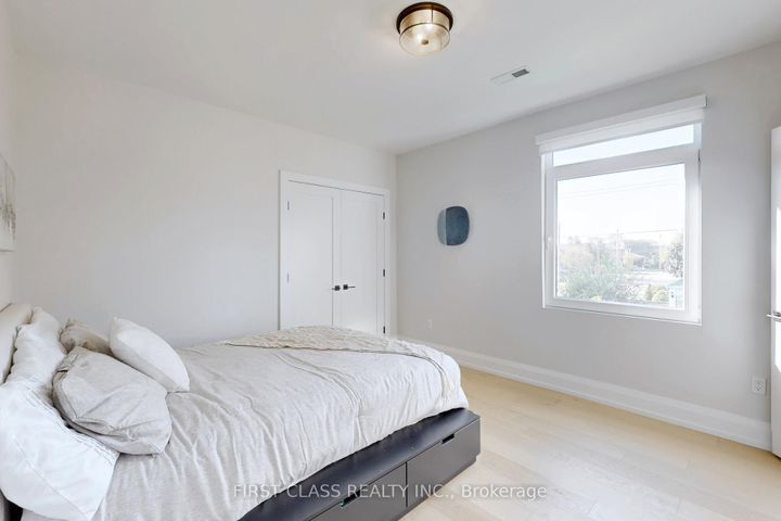 Photo 25 at 1047 Meredith Avenue, Lakeview, Mississauga