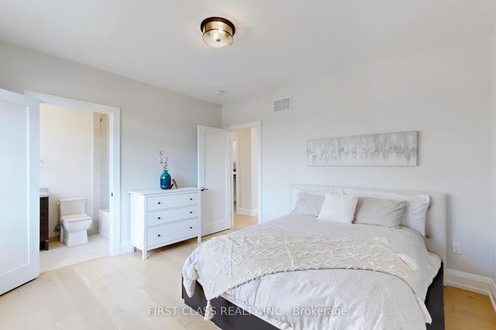 Photo 26 at 1047 Meredith Avenue, Lakeview, Mississauga