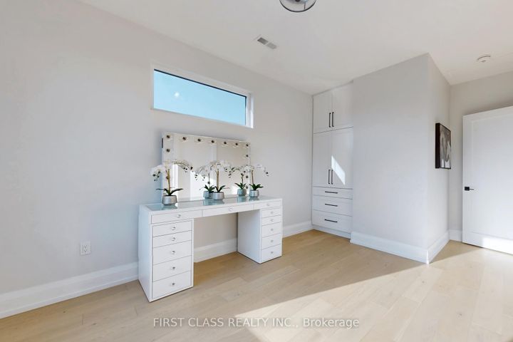 Photo 33 at 1047 Meredith Avenue, Lakeview, Mississauga