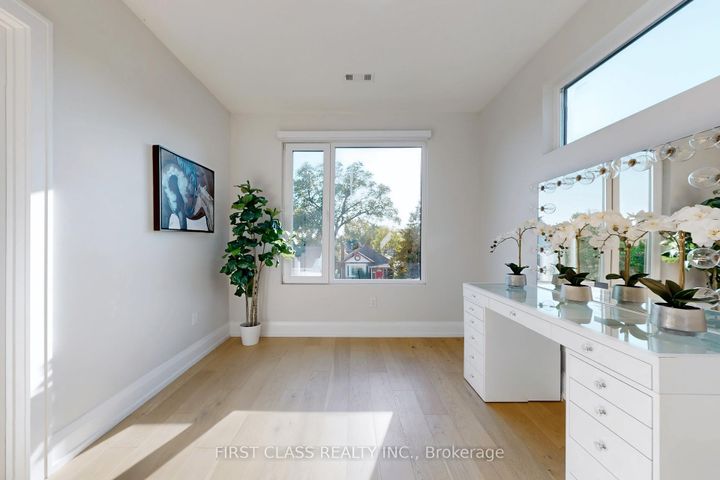 Photo 34 at 1047 Meredith Avenue, Lakeview, Mississauga