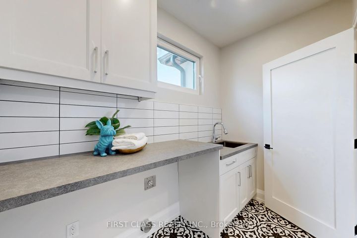 Photo 35 at 1047 Meredith Avenue, Lakeview, Mississauga