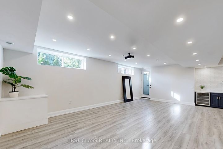 Photo 36 at 1047 Meredith Avenue, Lakeview, Mississauga