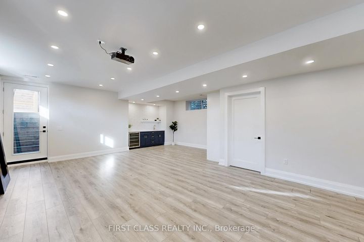 Photo 37 at 1047 Meredith Avenue, Lakeview, Mississauga