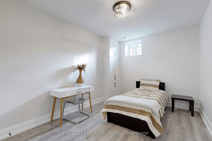 Photo 40 at 1047 Meredith Avenue, Lakeview, Mississauga