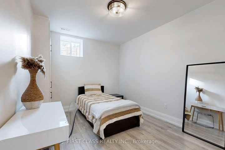 Photo 41 at 1047 Meredith Avenue, Lakeview, Mississauga