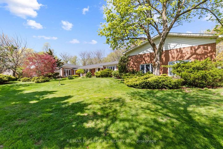 Photo 1 at 1411 Beaufort Drive, Tyandaga, Burlington