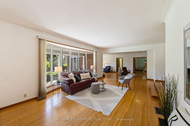 Photo 4 at 1411 Beaufort Drive, Tyandaga, Burlington