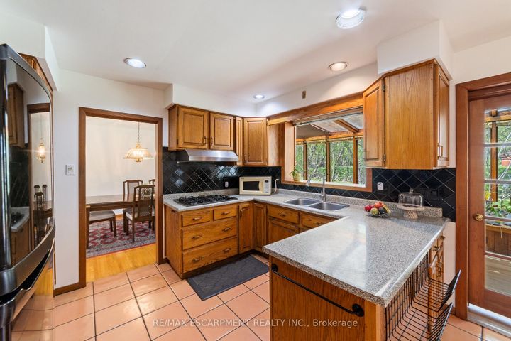 Photo 11 at 1411 Beaufort Drive, Tyandaga, Burlington