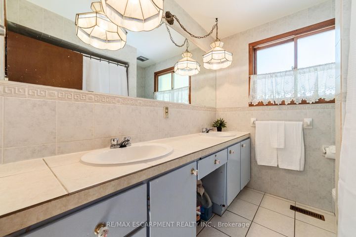 Photo 18 at 1411 Beaufort Drive, Tyandaga, Burlington