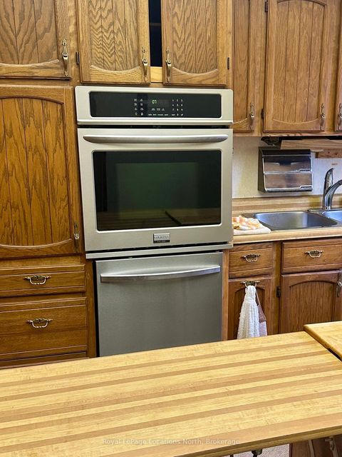 Photo 5 at 4 - 431 Military Trail Trail, Morningside, Toronto