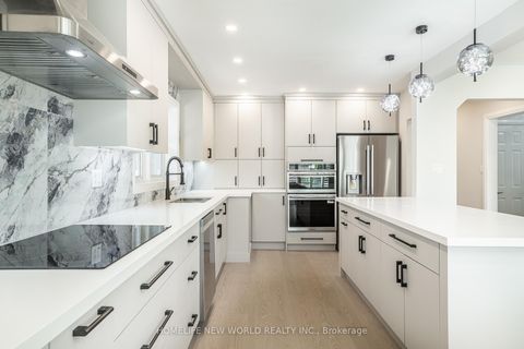 Photo 7 at 192 Combe Avenue, Bathurst Manor, Toronto