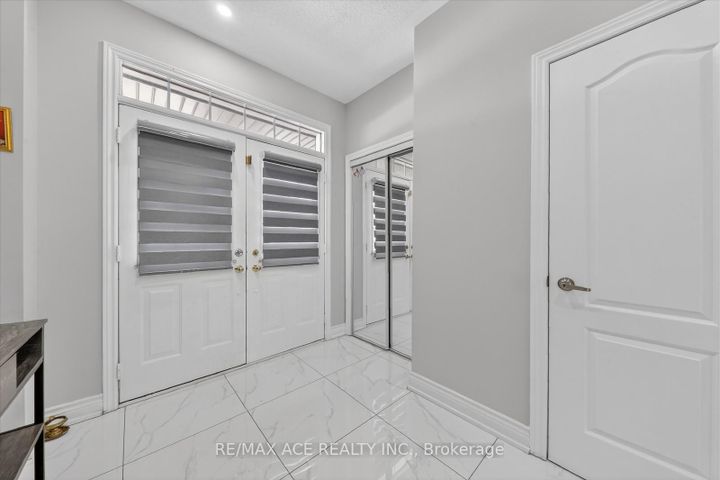 Photo 5 at 9 Invitational Road, Bram East, Brampton