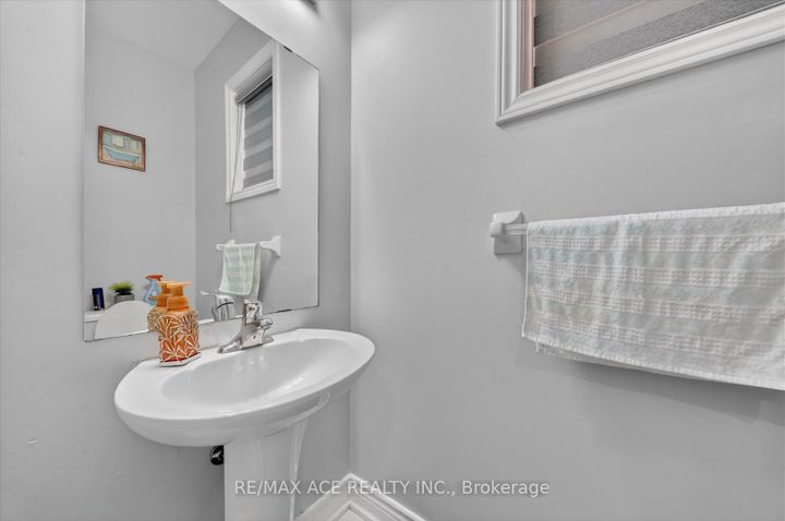 Photo 7 at 9 Invitational Road, Bram East, Brampton