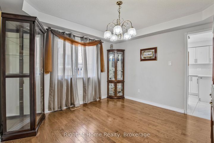 Photo 6 at 2405 Eden Valley Drive, RO River Oaks, Oakville