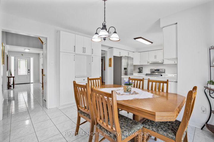 Photo 7 at 2405 Eden Valley Drive, RO River Oaks, Oakville