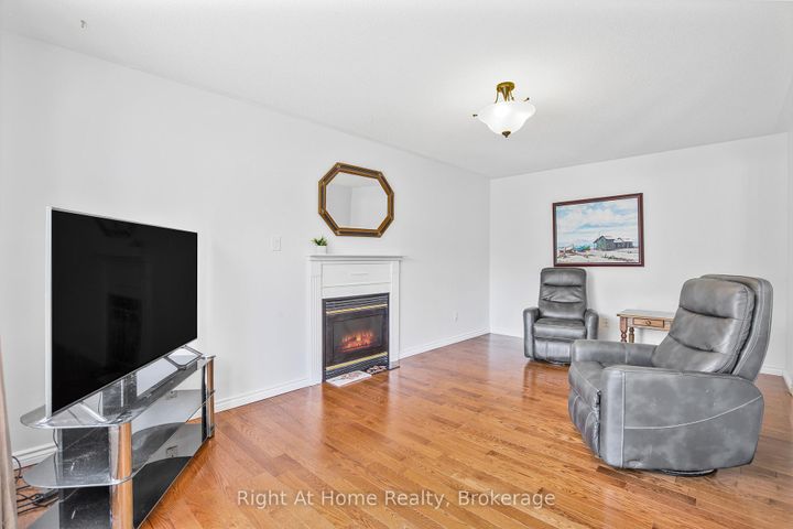 Photo 13 at 2405 Eden Valley Drive, RO River Oaks, Oakville