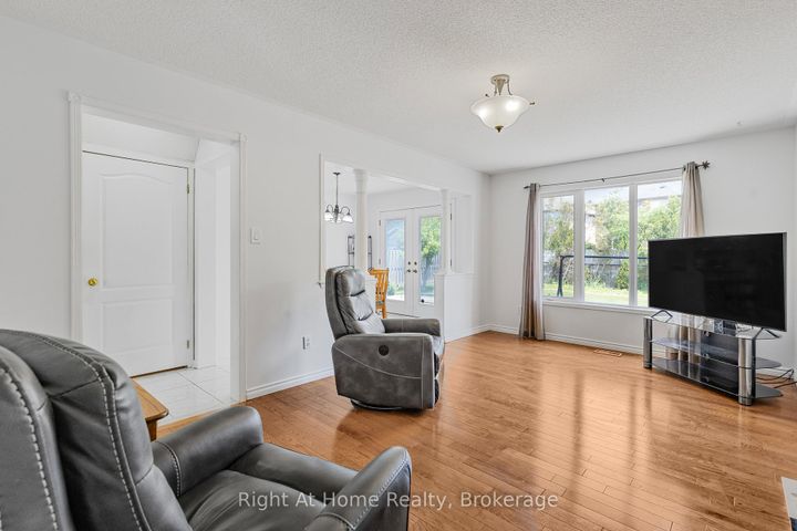 Photo 14 at 2405 Eden Valley Drive, RO River Oaks, Oakville