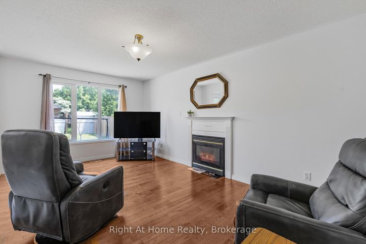 Photo 15 at 2405 Eden Valley Drive, RO River Oaks, Oakville