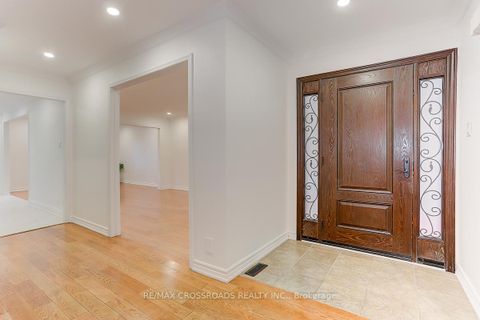 Photo 3 at 125 Green Bush Crescent, Yorkhill, Vaughan