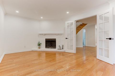 Photo 5 at 125 Green Bush Crescent, Yorkhill, Vaughan