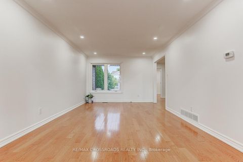 Photo 10 at 125 Green Bush Crescent, Yorkhill, Vaughan