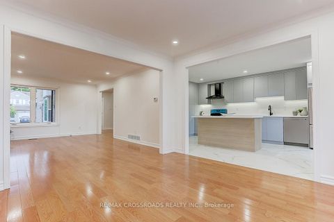 Photo 12 at 125 Green Bush Crescent, Yorkhill, Vaughan