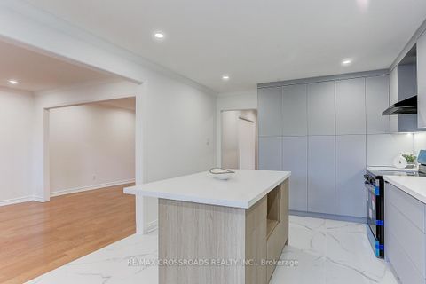 Photo 16 at 125 Green Bush Crescent, Yorkhill, Vaughan