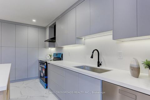 Photo 17 at 125 Green Bush Crescent, Yorkhill, Vaughan