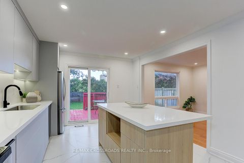 Photo 21 at 125 Green Bush Crescent, Yorkhill, Vaughan