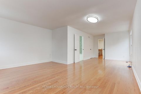 Photo 27 at 125 Green Bush Crescent, Yorkhill, Vaughan