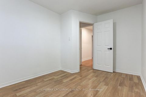 Photo 33 at 125 Green Bush Crescent, Yorkhill, Vaughan