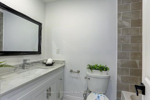 Photo 36 at 125 Green Bush Crescent, Yorkhill, Vaughan