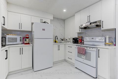 Photo 39 at 125 Green Bush Crescent, Yorkhill, Vaughan