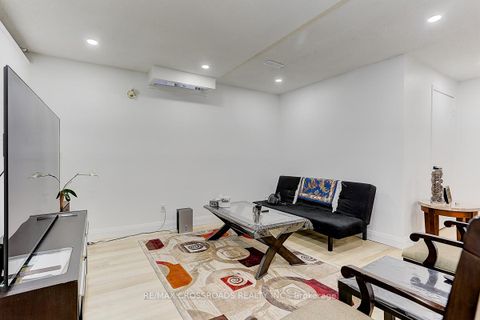 Photo 43 at 125 Green Bush Crescent, Yorkhill, Vaughan