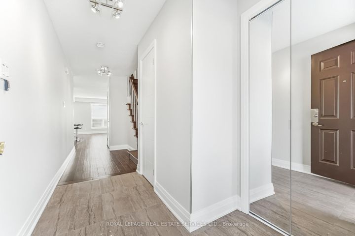 Photo 4 at 43 - 725 Vermouth Avenue, Mississauga Valleys, Mississauga