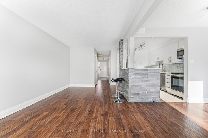 Photo 6 at 43 - 725 Vermouth Avenue, Mississauga Valleys, Mississauga