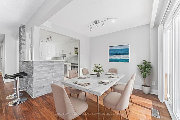 Photo 10 at 43 - 725 Vermouth Avenue, Mississauga Valleys, Mississauga