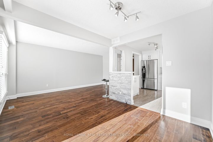 Photo 12 at 43 - 725 Vermouth Avenue, Mississauga Valleys, Mississauga