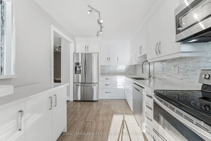 Photo 14 at 43 - 725 Vermouth Avenue, Mississauga Valleys, Mississauga