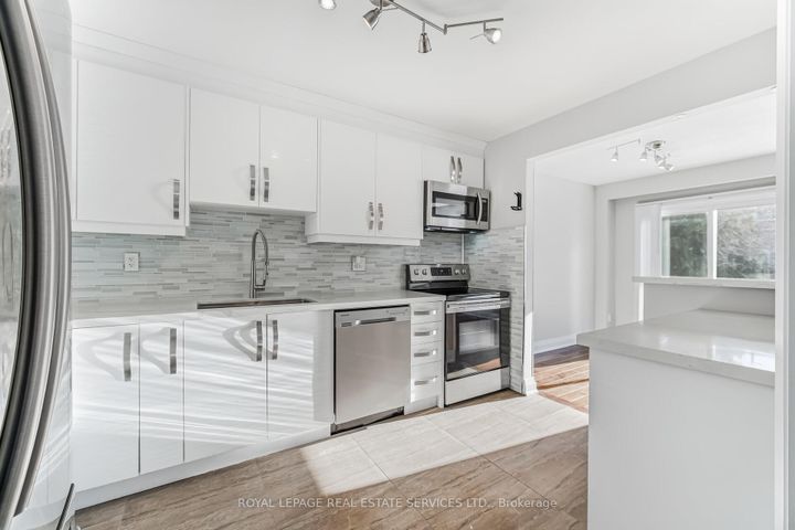 Photo 16 at 43 - 725 Vermouth Avenue, Mississauga Valleys, Mississauga