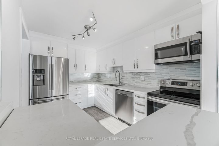 Photo 18 at 43 - 725 Vermouth Avenue, Mississauga Valleys, Mississauga