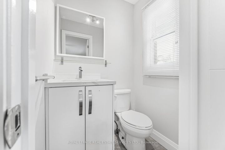 Photo 30 at 43 - 725 Vermouth Avenue, Mississauga Valleys, Mississauga