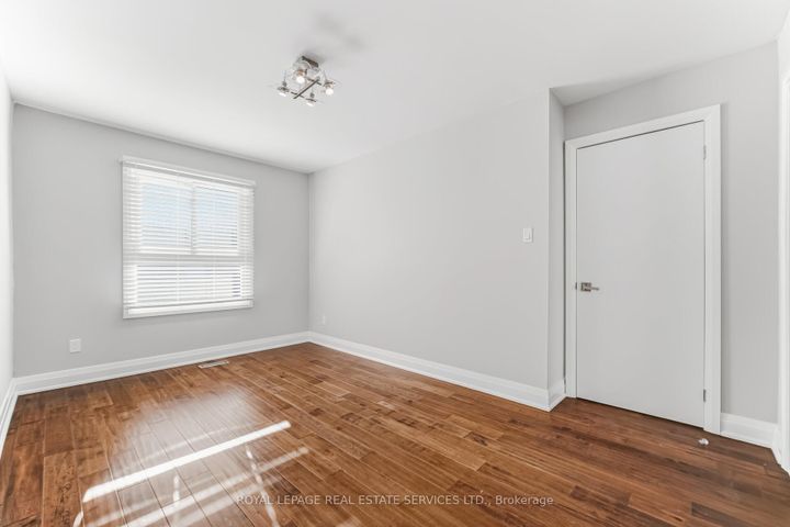 Photo 33 at 43 - 725 Vermouth Avenue, Mississauga Valleys, Mississauga