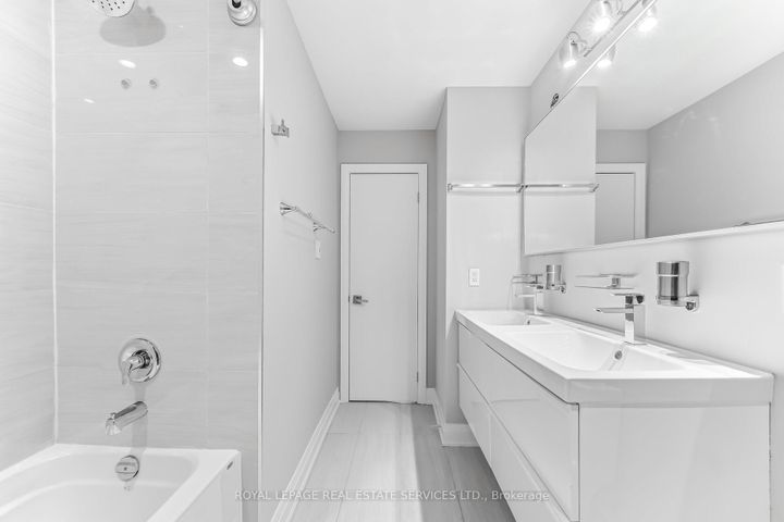 Photo 39 at 43 - 725 Vermouth Avenue, Mississauga Valleys, Mississauga